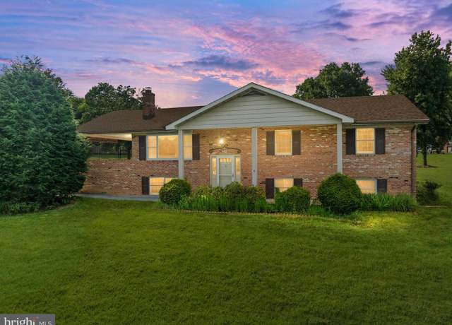 Property at 412 Henry Dr, Woodstock, VA 22664, 3 beds, 3 baths