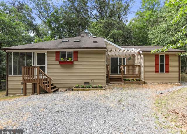 Property at 61 Shawnee Trl, Hedgesville, WV 25427, 4 beds, 2.5 baths