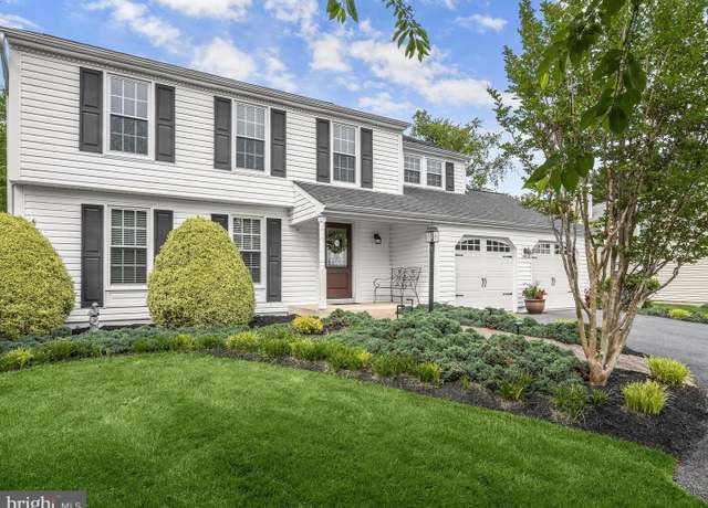 Property at 8390 Mitzy Ln, Ellicott City, MD 21043, 4 beds, 2.5 baths