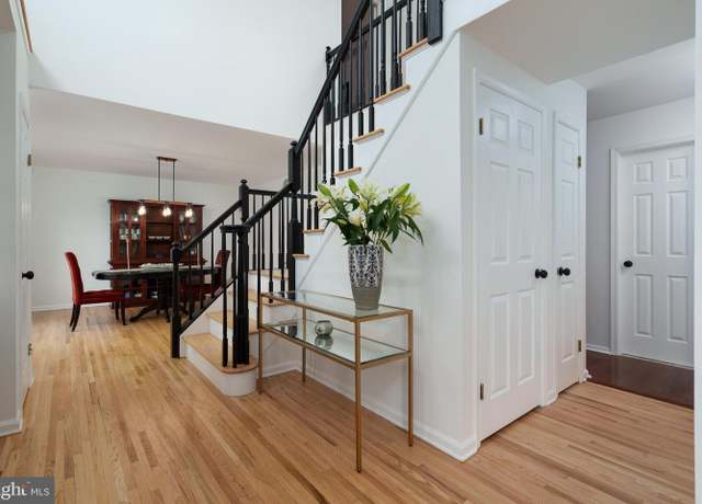 Property at 9 Westbrooke Blvd, Princeton Junction, NJ 08550, 4 beds, 2.5 baths