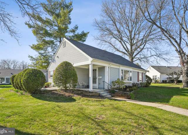 Property at 261-C Middlebury Ln, Monroe Township, NJ 08831, 2 beds, 1.5 baths