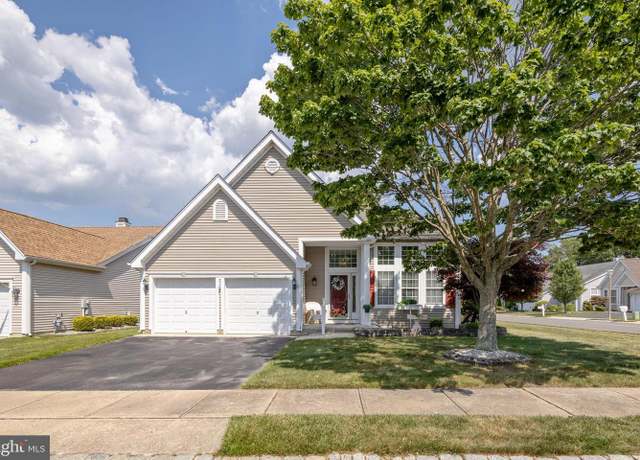 Property at 2 Woodlake Ct, Barnegat, NJ 08005, 2 beds, 2 baths