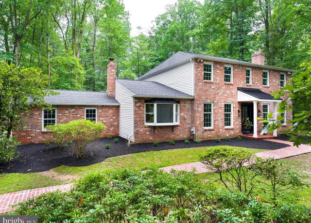 Property at 581 Woodland Dr, Wayne, PA 19087, 4 beds, 2.5 baths