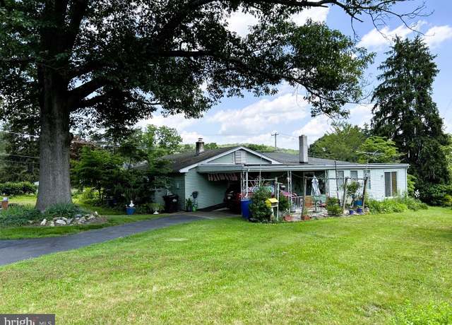 Property at 215 Pleasantview Ave, Schwenksville, PA 19473, 4 beds, 3 baths