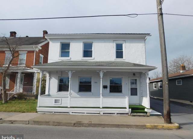 Property at 402 South Main St, Lewistown, PA 17044, 4 beds, 1.5 baths