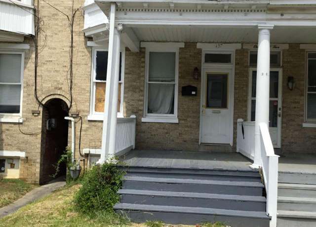 Property at 137 W Jackson St, York, PA 17401, 3 beds, 1 bath