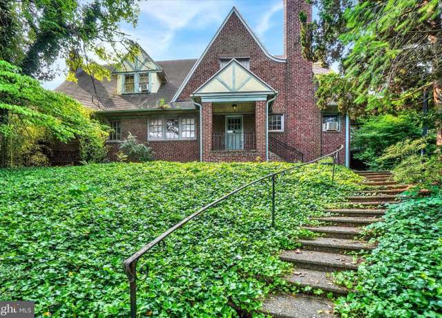 Property at 100 Springdale Rd, York, PA 17403, 5 beds, 3 baths