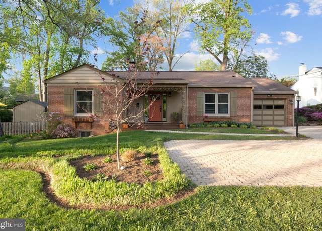 Property at 4871 Old Dominion Dr, Arlington, VA 22207, 4 beds, 3.5 baths