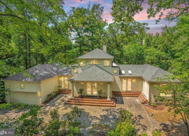 Property at 926 Saigon Rd, Mclean, VA 22102, 5 beds, 5 baths