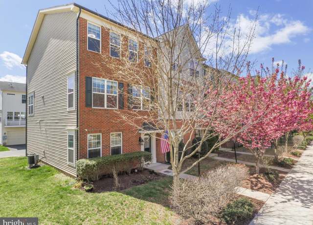 Property at 43965 Eastgate View Dr, Chantilly, VA 20152, 4 beds, 2.5 baths