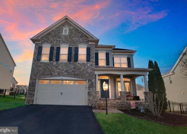 Property at 2209 Turnbuckle Ln, Woodbridge, VA 22191, 5 beds, 3.5 baths