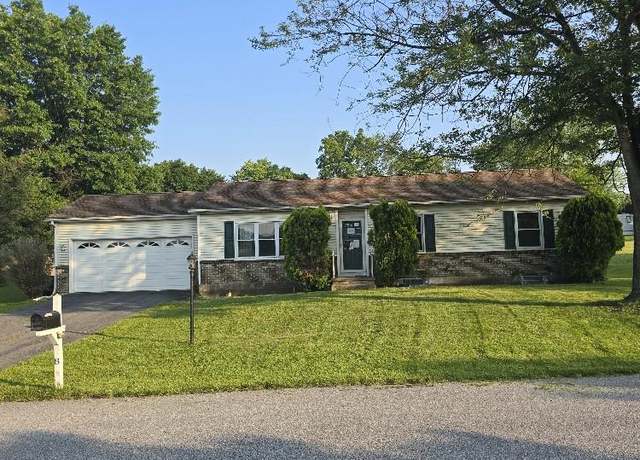 Property at 8 Wheatfield Dr, Carlisle, PA 17015, 3 beds, 2 baths
