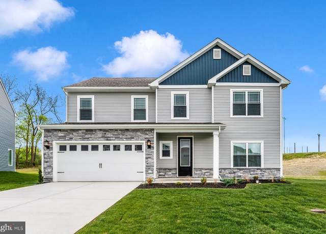 Property at 430 Abigail Ave, Waynesboro, PA 17268, 3 beds, 2.5 baths