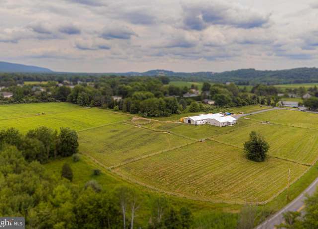 Property at 3670 N Dogwood Rd, Danielsville, PA 18038, 2 beds, 2.5 baths