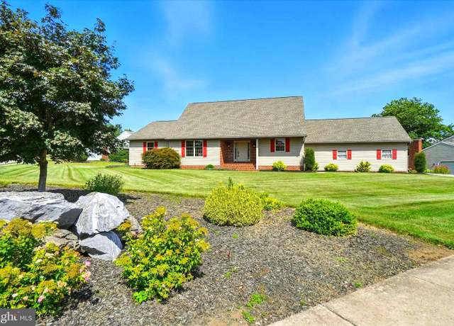 Property at 213 Conestoga Ln, Spring Grove, PA 17362, 3 beds, 2.5 baths