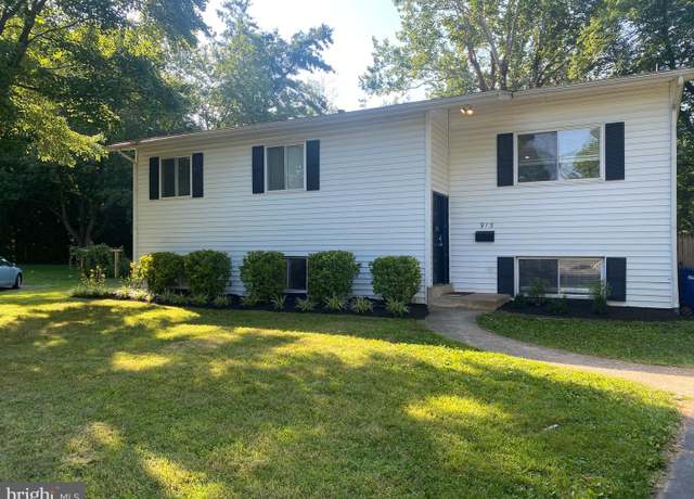 Property at 913 Mcdaniel Ct, Herndon, VA 20170, 5 beds, 3 baths