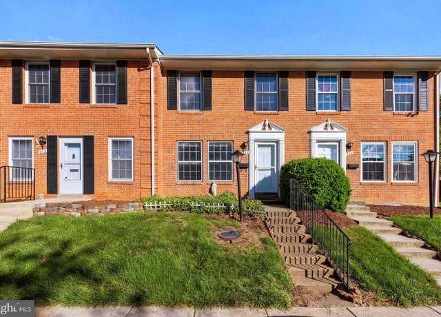 Property at 202 N Auburn Dr, Sterling, VA 20164, 3 beds, 1 bath
