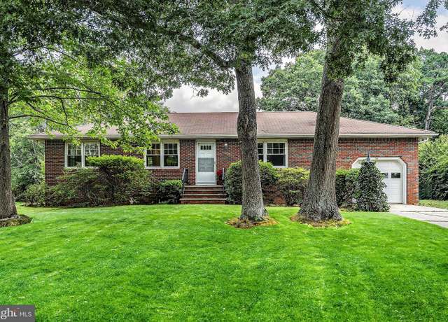 Property at 1090 Vessel Ln, Manahawkin, NJ 08050, 3 beds, 1.5 baths