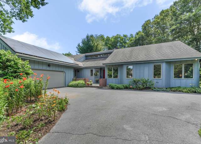 Property at 101 Mill Top Dr, Kennett Square, PA 19348, 4 beds, 2 baths