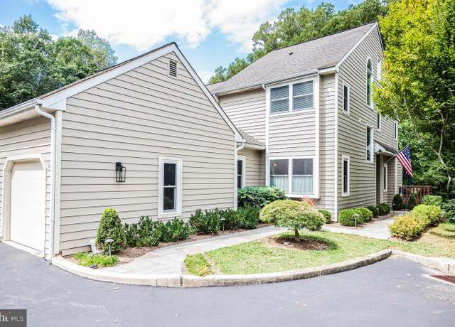 Property at 429 Wooded Way, Newtown Square, PA 19073, 2 beds, 2.5 baths