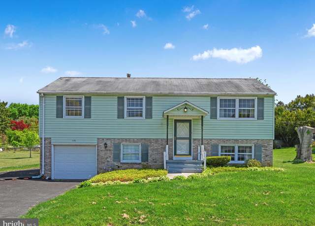 Property at 131 Garden City Dr, Lancaster, PA 17602, 4 beds, 1.5 baths