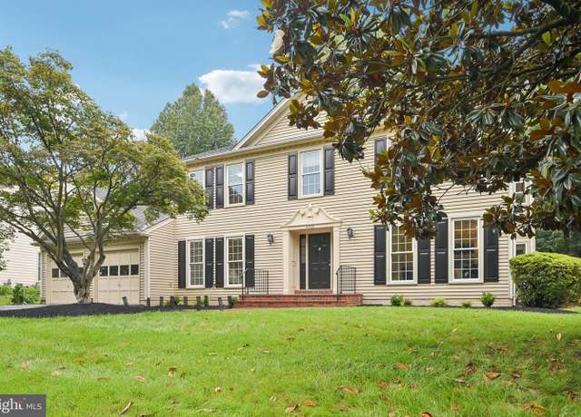 Property at 4528 Orr Dr, Chantilly, VA 20151, 4 beds, 4.5 baths