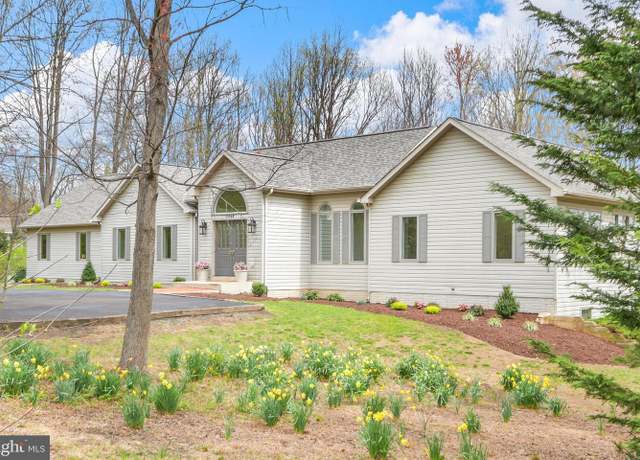 Property at 8326 Edgewood Church Rd, Frederick, MD 21702, 4 beds, 3 baths