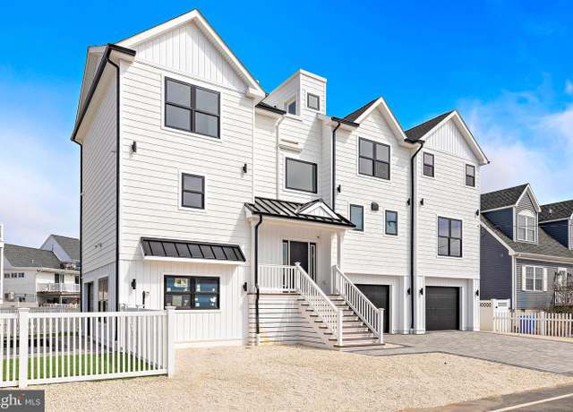 Property at 1042 Jennifer Ln, Manahawkin, NJ 08050, 5 beds, 4.5 baths
