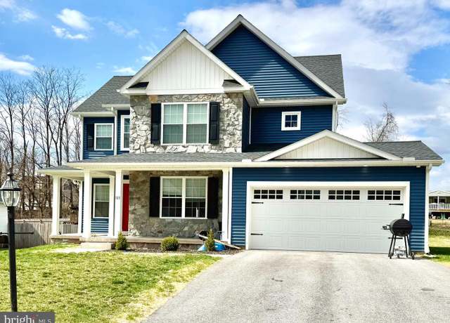 Property at 165 Oxford Blvd, New Oxford, PA 17350, 5 beds, 2.5 baths