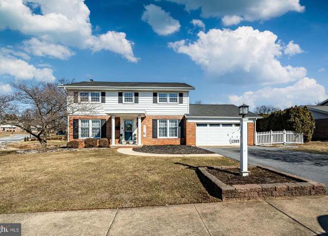 Property at 1205 Peachwood Dr, Reading, PA 19608, 4 beds, 2.5 baths