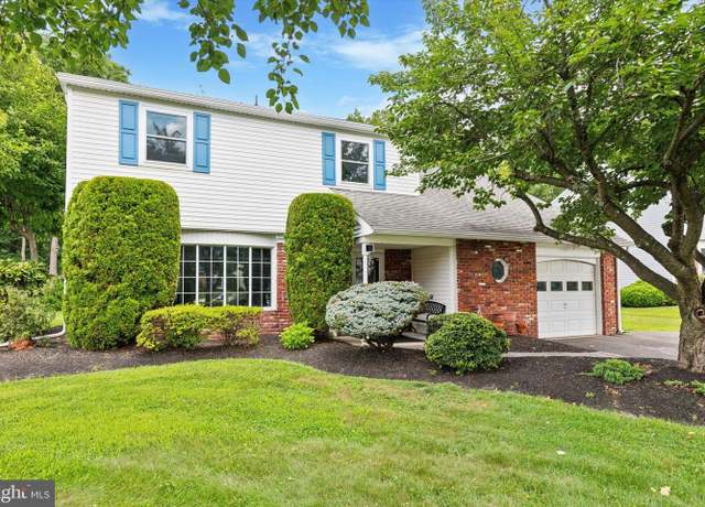 Property at 15 Penn Cir, Holland, PA 18966, 4 beds, 2.5 baths