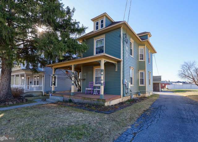 Property at 358 E Main St, New Holland, PA 17557, 3 beds, 1.5 baths