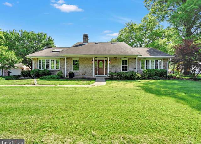 Property at 1155 Highland Dr, Mechanicsburg, PA 17055, 4 beds, 2 baths