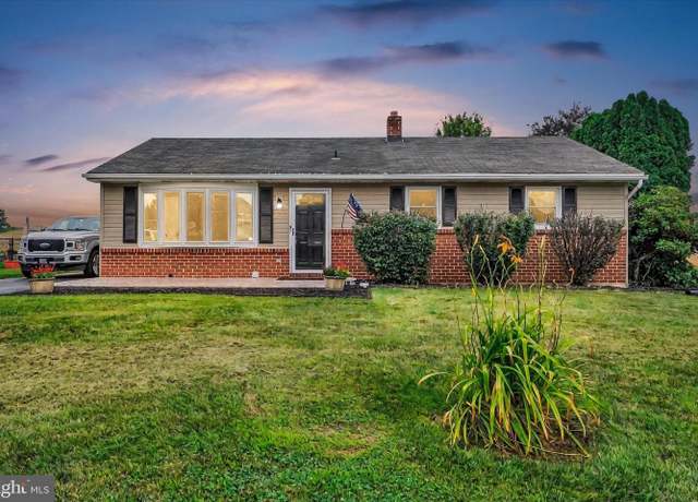Property at 224 Lena Dr, York, PA 17408, 3 beds, 1.5 baths