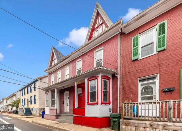 Property at 123 Locust St, Hagerstown, MD 21740, 3 beds, 1.5 baths