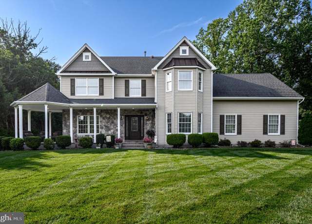 Property at 12 Deerpath Ln, Columbus, NJ 08022, 4 beds, 3.5 baths