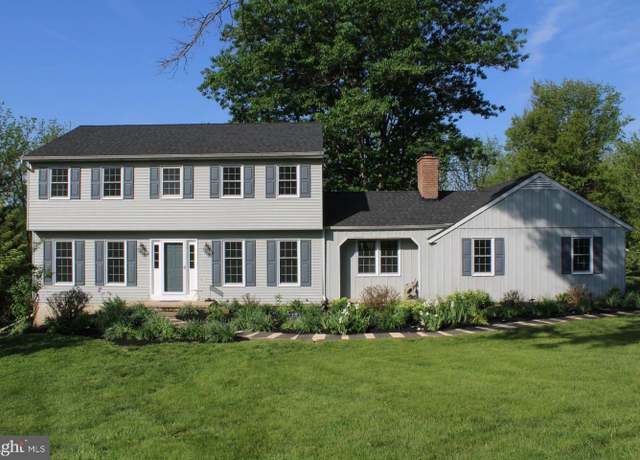 Property at 4 Bellbrook Dr, West Chester, PA 19382, 4 beds, 2.5 baths