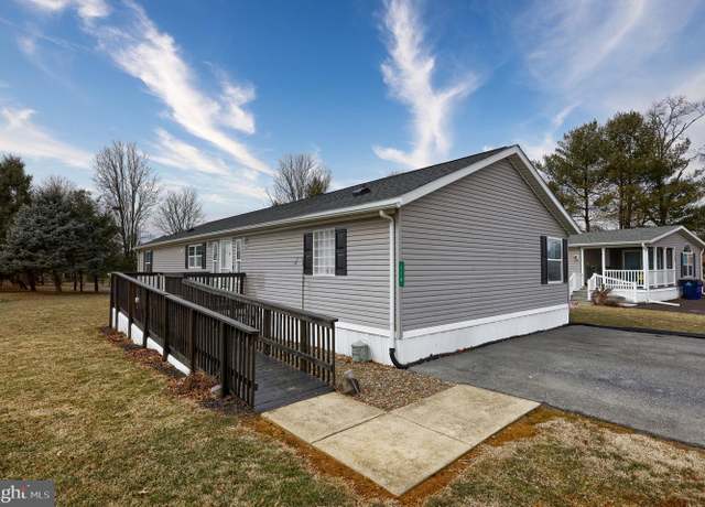 Property at 119 Tulip Cir, Ephrata, PA 17522, 3 beds, 2 baths