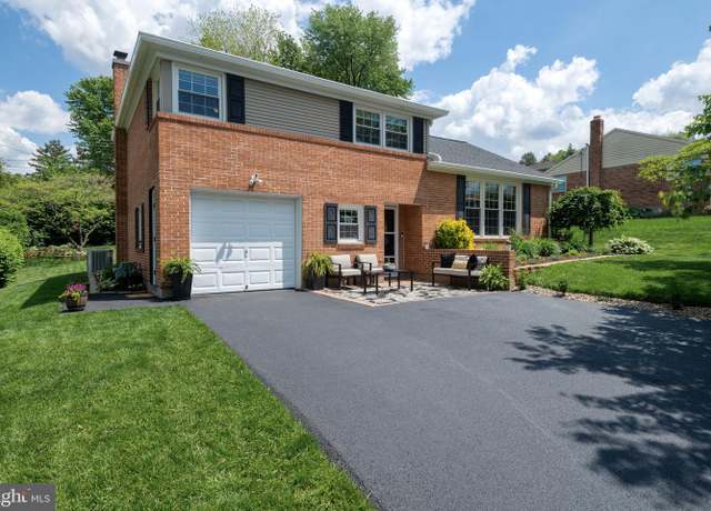 Property at 1061 Sundale Dr, York, PA 17402, 3 beds, 1.5 baths
