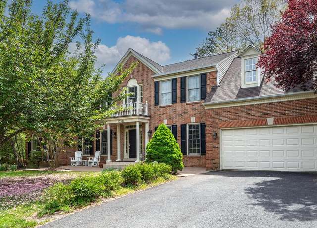 Property at 15551 Smithfield Pl, Centreville, VA 20120, 4 beds, 4.5 baths