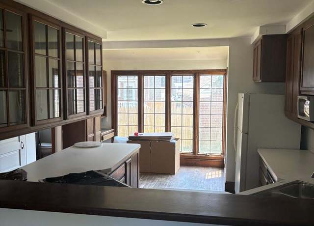 Property at 3210 Fernwood Pl, Wilmington, DE 19802, 3 beds, 1.5 baths