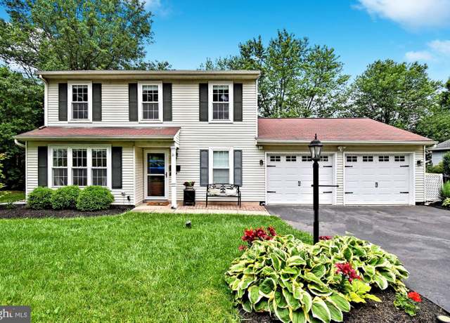Property at 425 Oak Dr, Harleysville, PA 19438, 3 beds, 1.5 baths