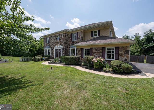 Property at 927 Capitol Cir, Norristown, PA 19403, 4 beds, 2.5 baths