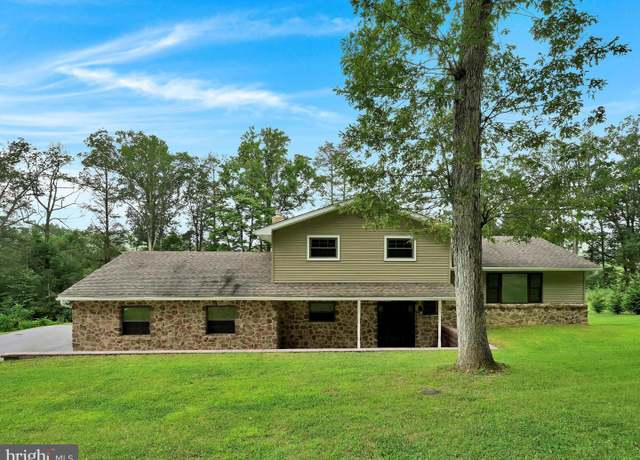Property at 13 Hillside Dr, Pine Grove, PA 17963, 3 beds, 2.5 baths