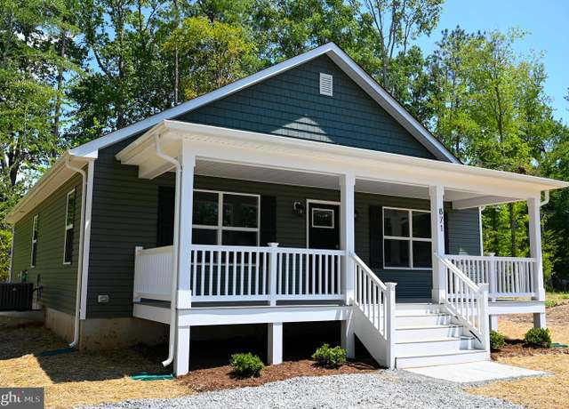 Property at 871 Mattox Ave, Colonial Beach, VA 22443, 3 beds, 2.5 baths