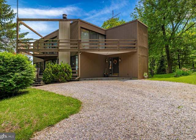 Property at 19611 Longmeadow Rd, Hagerstown, MD 21742, 3 beds, 2.5 baths