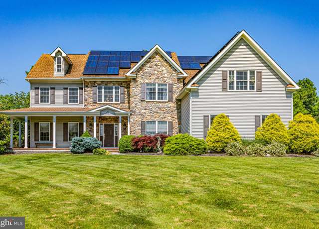 Property at 4 Wingover Farm Ct, Flemington, NJ 08822, 4 beds, 2.5 baths