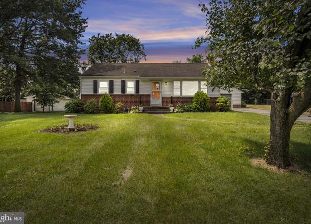 Property at 2029 W Trindle Rd, Carlisle, PA 17013, 3 beds, 1 bath