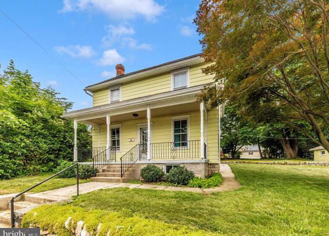 Property at 308 N N Broad St, Waynesboro, PA 17268, 5 beds, 1 bath