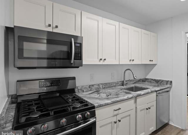 Property at 509 N Armistead St #303, Alexandria, VA 22312, 3 beds, 1.5 baths